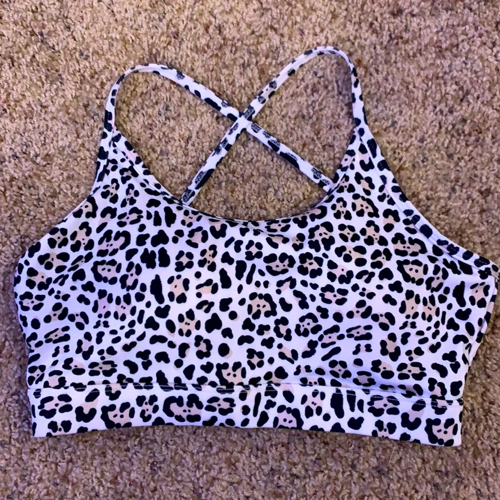 Super cute sports bra!!